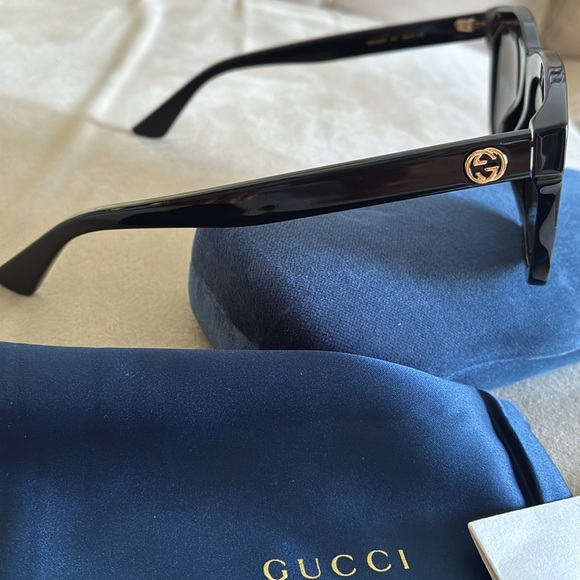 SOLD ❌NWT GUCCI oversized Sunglasses with case, dust cover, cloth. - Picture 5 of 6